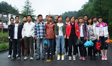 青峰網(wǎng)絡(luò)2011年全體員工洛陽老君山、追夢谷兩日游報(bào)道